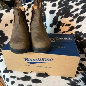 Brown Blundstones. Pristine condition with warranty and insoles